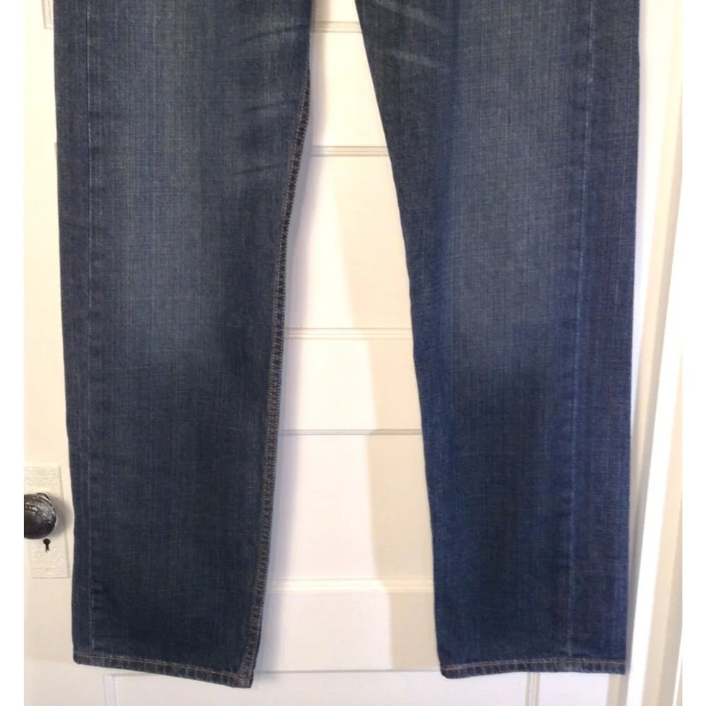 Levis or logo